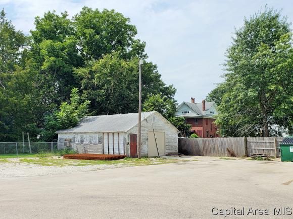 562 N Henderson St, Galesburg, IL 61401